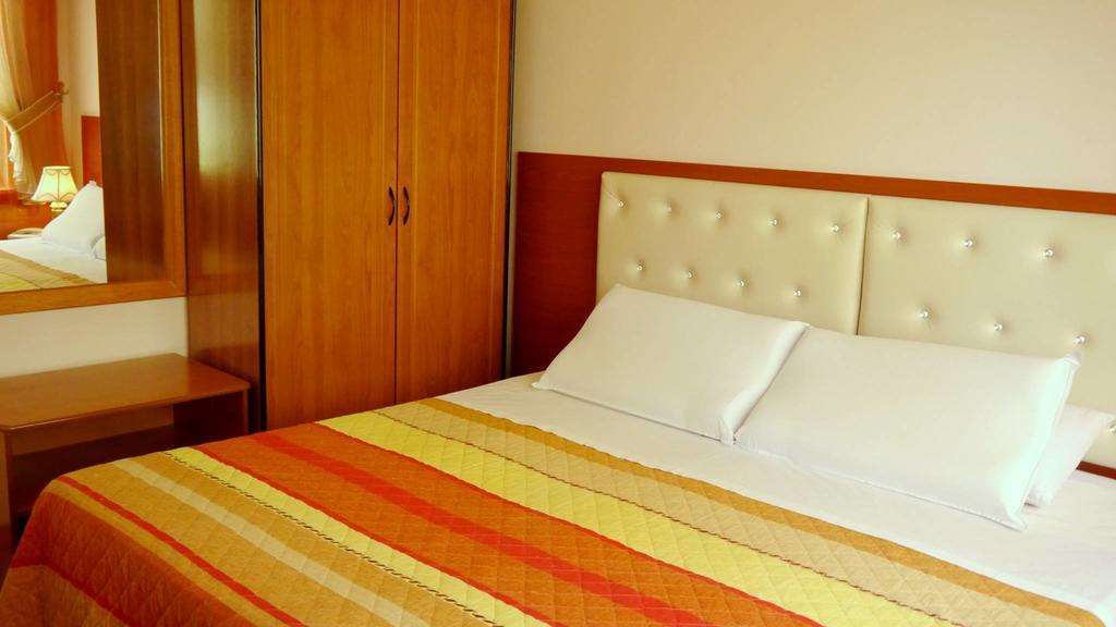 Kruja Hotel Tirana Cameră foto